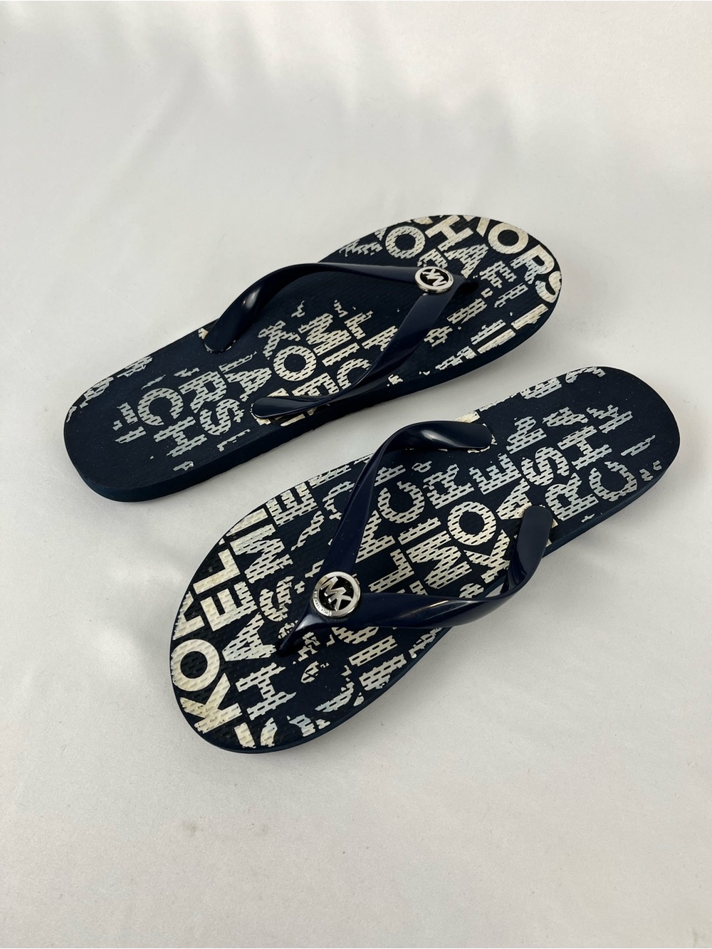 Michael Kors Jet Set Logo Flip Flops high-shine MK medallion charms Navy Size 9